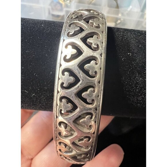 Vintage 1/2" Wide Brighton Open Hearts Hinged Bangle Bracelet Silver Plate - Picture 5 of 5